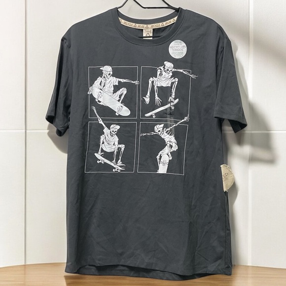 Recycle Threads Other - Recycle Threads Skateboarding Skeleton Graphics Polyester Cotton Blend T-shirt!